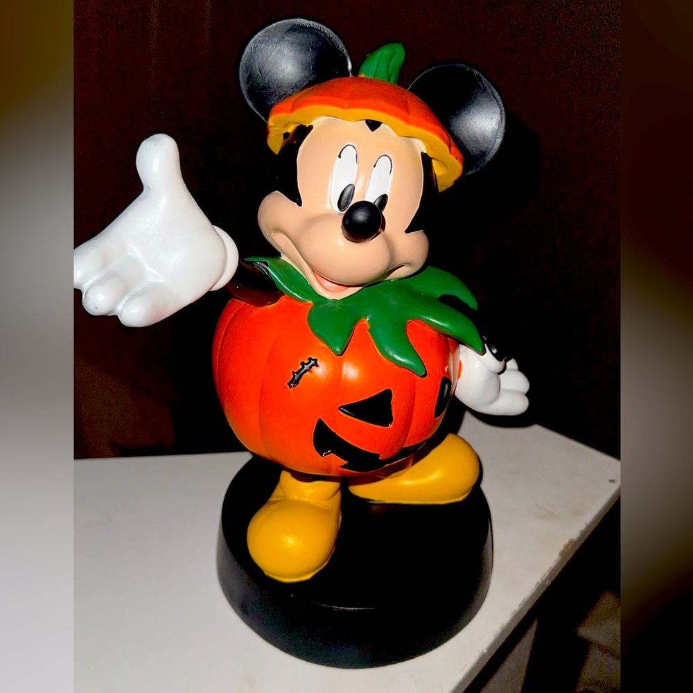 Disney Mickey Mouse Halloween Pumpkin Jack O Lantern Statue